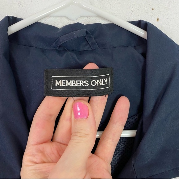 Members Only Jacket Mens Size Medium Full Zip Up Windbreaker Logo Back Retro - Picture 11 of 16